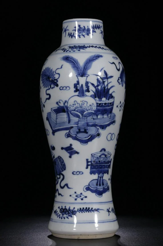 CHINESE BLUE AND WHITE VASE