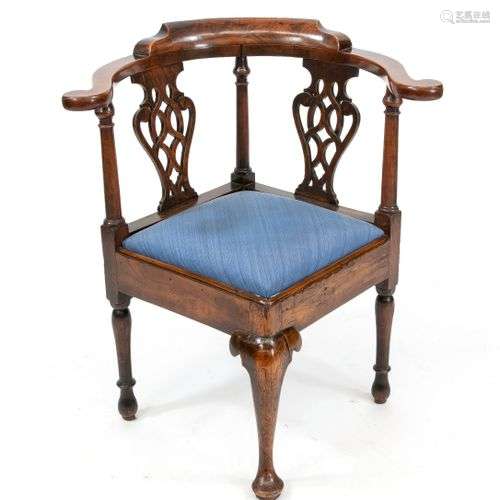 Chippendale corner chair, England 18th c., solid mahogany, r...