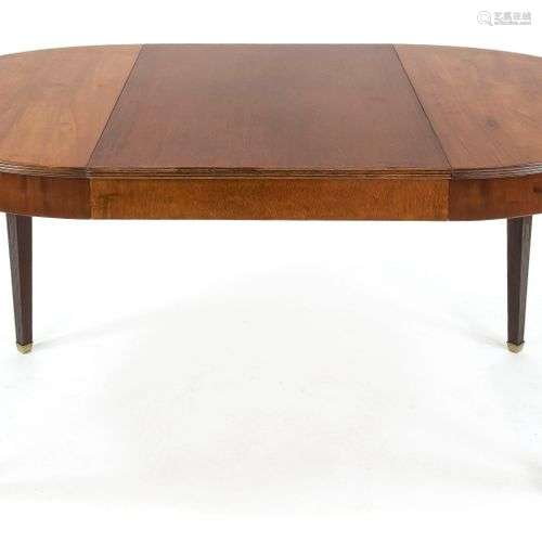 Round extendable table, England 19th c., solid mahogany and ...