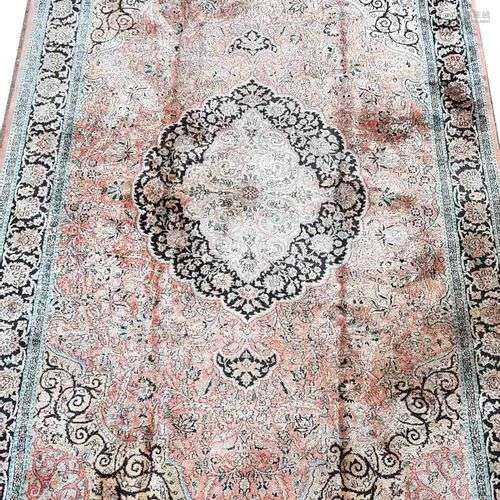 Carpet, 291 x 185 cm