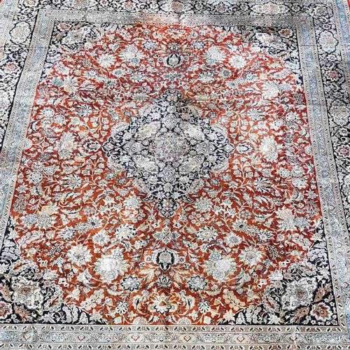Carpet, 313 x 252 cm