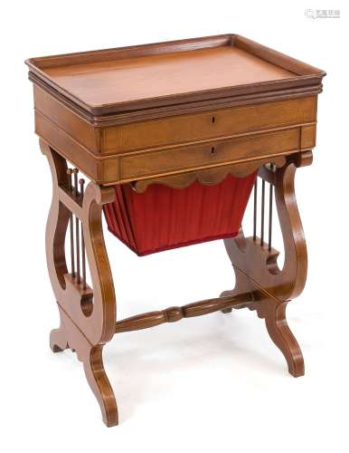Handwork/sewing table, England 19th c., solid mahogany/venee...