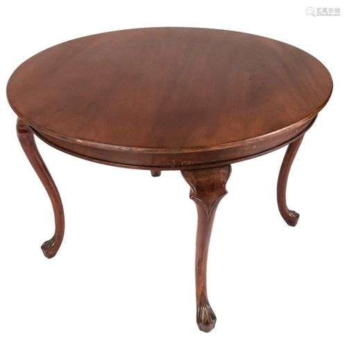 Round dining table in Queen Anne style around 1910, walnut, ...