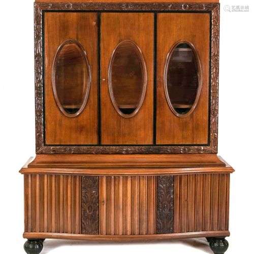 Art deco top buffet around 1920, mahogany, top with 3 oval f...