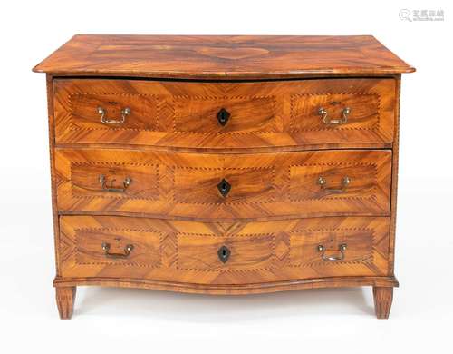 Baroque chest of drawers, 18th century, walnut veneer, ribbo...