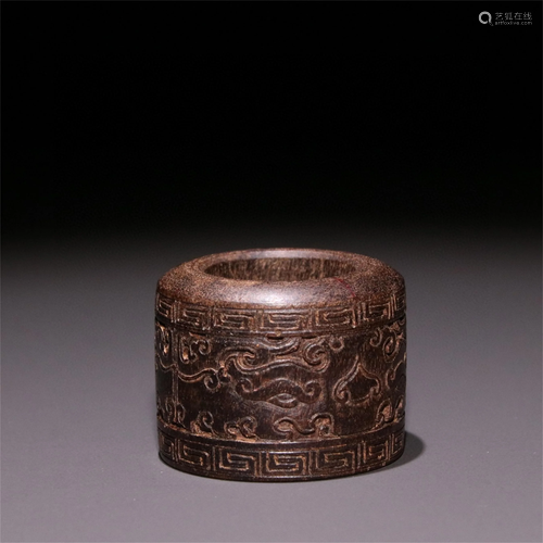 A Carved Agarwood Dragon Patterned Thumb Ring