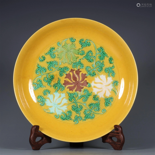 A Yellow Glazed San-Cai Porcelain Plate