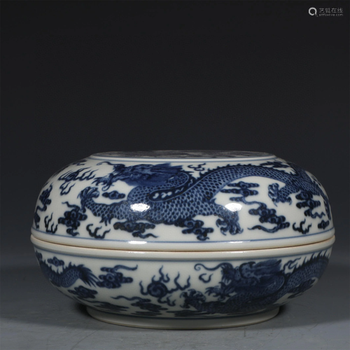 A Blue and White Porcelain Lidded Box with Dragon