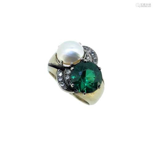 A mabé pearl, soudé emerald and diamond ring,