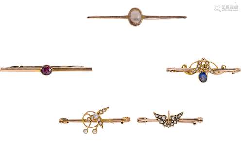 A collection of five early 20th century bar brooches,