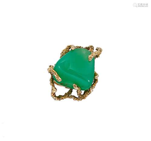 An abstract chrysoprase dress ring,