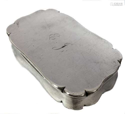 A late Victorian silver snuff box,