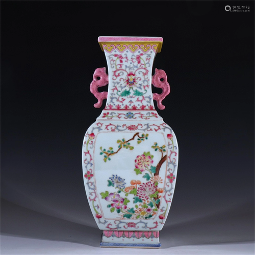 A Famille Rose Porcelain Flower Patterned Vase