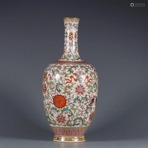 A Decorative Famille Rose Flower Patterned Vase