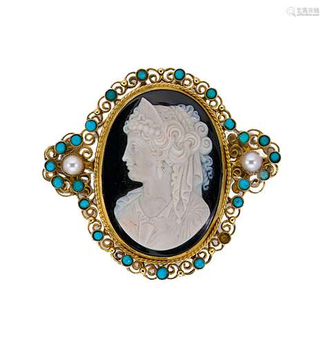 A hardstone cameo brooch,