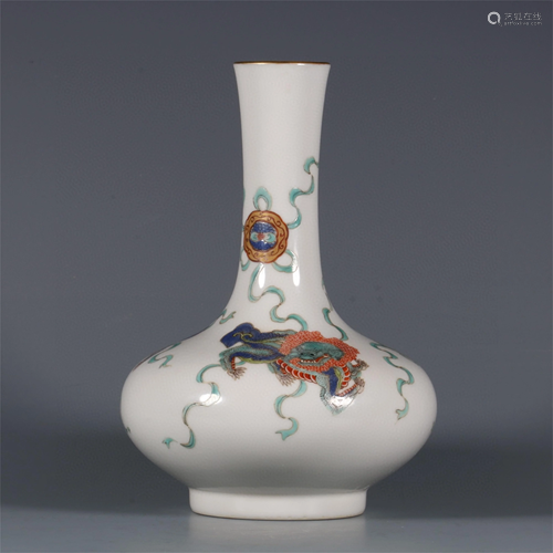 A Wu-Cai Glazed Long Neck Vase