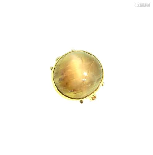 A 'cat's eye' chrysoberyl dress ring,