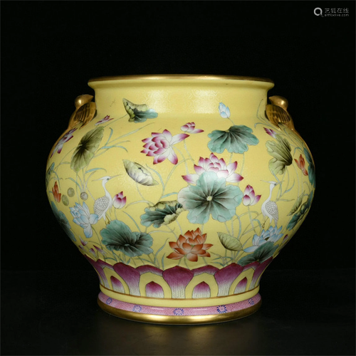 A Chinese Enamel Glazed Porcelain Jar