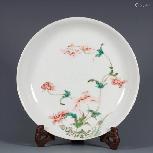 A Famille Rose Flower Patterned Porcelain Plate