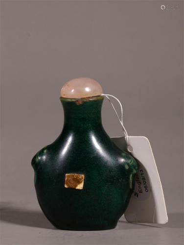 A Chinese Porcelain Snuff Bottle