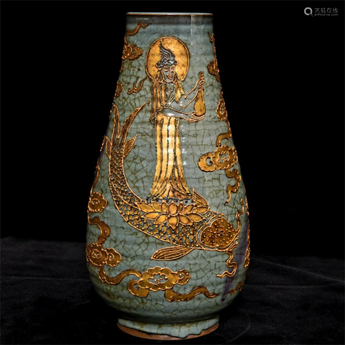 A Chinese Jun-Ware Glazed Porcelain Vase