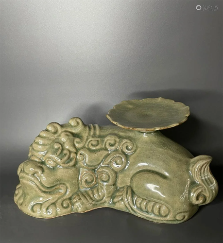 A Chinese Yue-Ware Glazed Porcelain Brush Washer