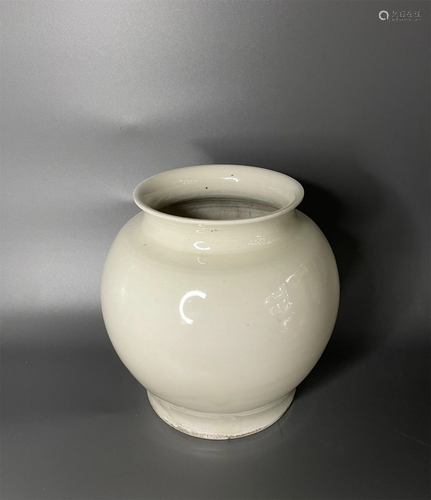 A Chinese Ding-Ware Glazed Porcelain Jar