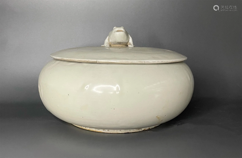 A Chinese Ding-Ware Glazed Porcelain Jar