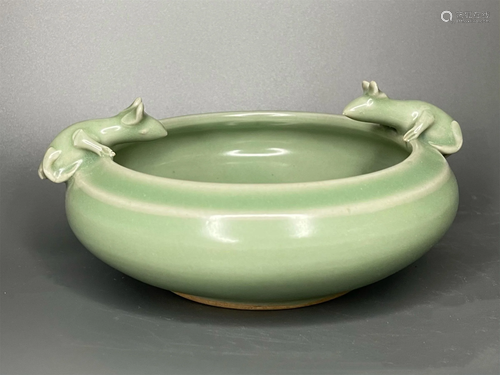 A Chinese Longquan-Ware Glazed Porcelain Brush Washer