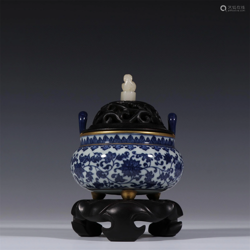 A Chinese Blue and White Porcelain Incense Burner