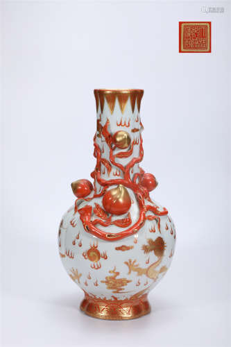 Alum red and gold-carved vase with peach and dragon pattern