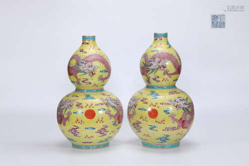 A pair of pastel yellow ground dragon pattern gourd bottles