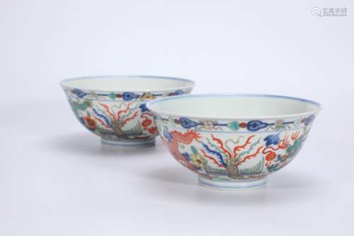 A pair of blue and white dragon and phoenix bowls