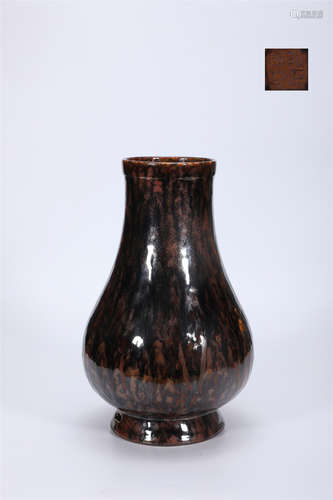 Wujin glazed kiln turned water chestnut bottle