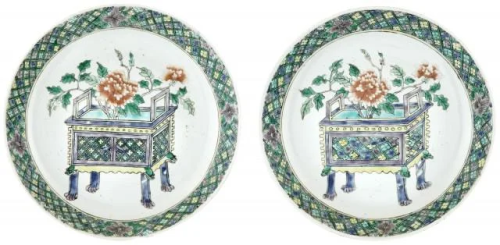 PAIR OF CHINESE FAMILLE VERTE PLATES, QING DYN.