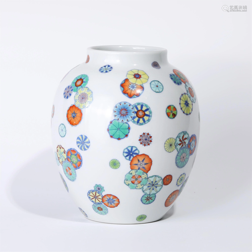 A CHINESE DOU-CAI PORCELAIN JAR