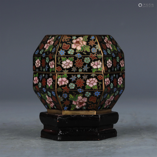 A CHINESE CLOISONNE ENAMEL FLORAL JAR AND COVER