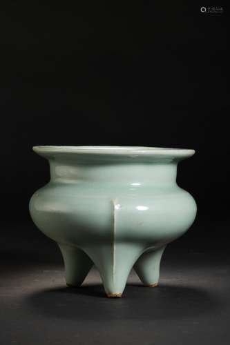 Chinese Green Glazed Porcelaind Tripod Furnace