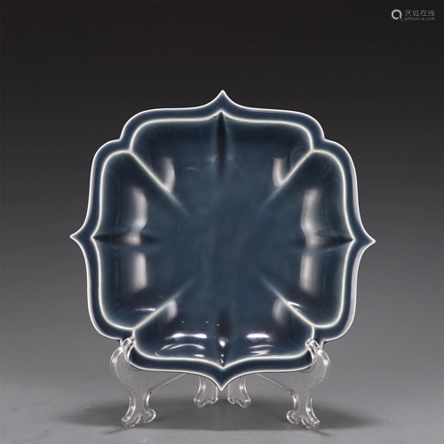 A CHINESE BLUE GLAZE PORCELAIN PLATE