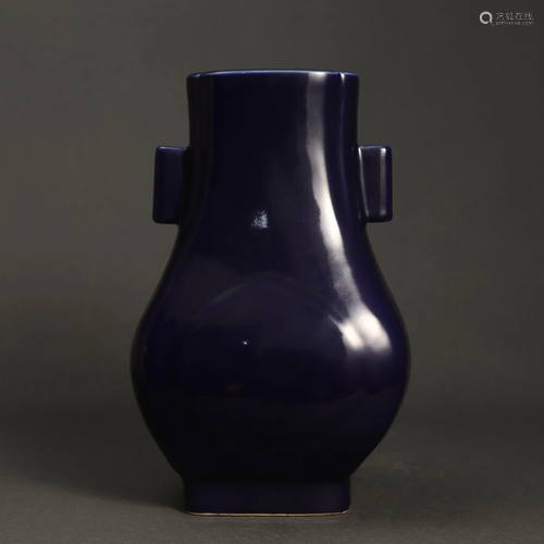 A CHINESE BLUE GLAZE PORCELAIN ARROW VASE