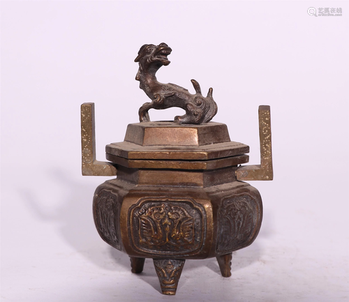 A CHINESE BRONZE TRIPOD CENSER WITH DOUBLE HANDLES