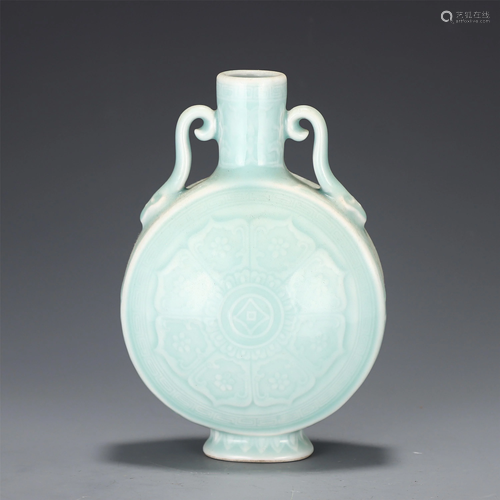 A CHINESE MONOCHROME GLAZE PORCELAIN MOON FLASK