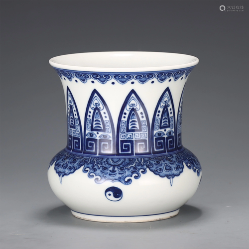 A CHINESE BLUE AND WHITE EIGHT TRIGRAMS VASE