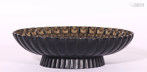 A CHINESE FLOWER SHAPE LACQUERED STEM PLATE