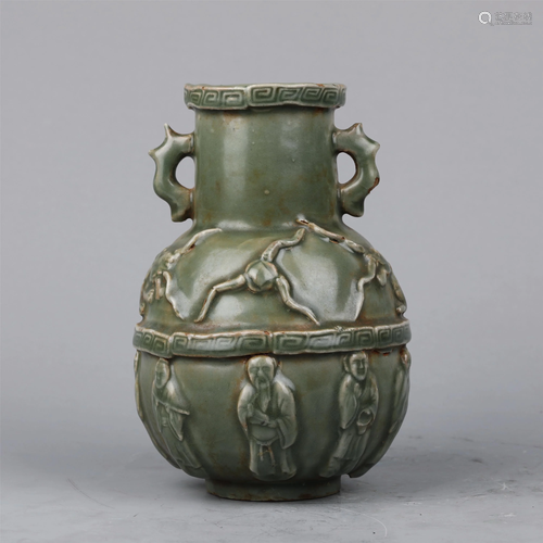 A CHINESE LONGQUAN TYPE GLAZED PORCELAIN VASE