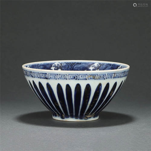 A CHINESE BLUE AND WHITE FLORAL BOWL