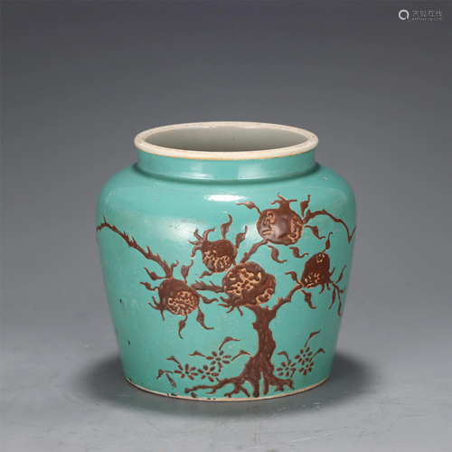 A CHINESE GREEN GLAZE PORCELAIN JAR