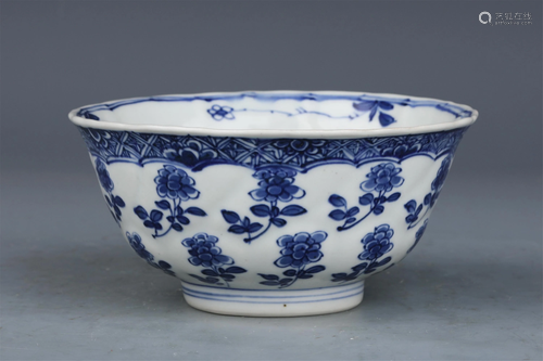 A CHINESE BLUE AND WHITE PORCELAIN FLORAL BOWL