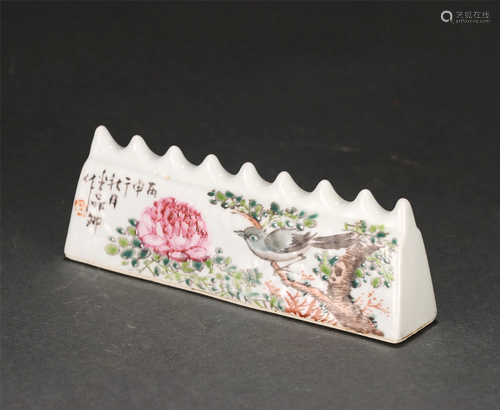 A CHINESE FAMILLE ROSE FLOWER-AND-BIRD BRUSH REST