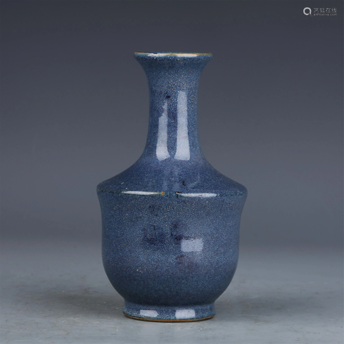 A CHINESE JUN TYPE GLAZED PORCELAIN VASE